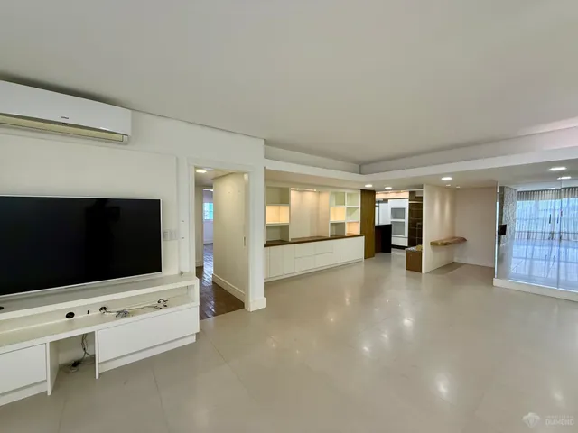 Apartamento com 3 dormitórios, foto 2