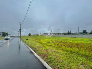 Vista da rua e gramado de uma propriedade em Lajeado, Brasil.