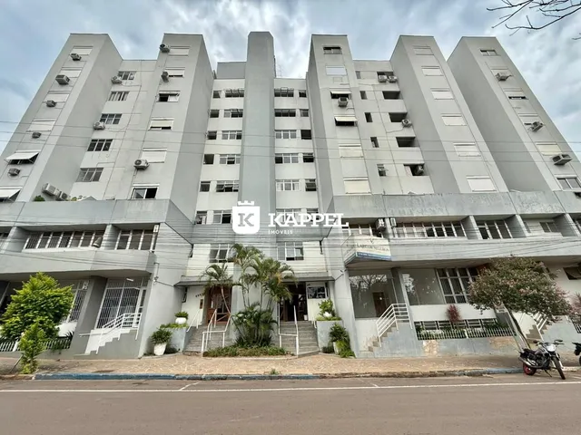 Fachada de um prédio residencial de múltiplos andares em Lajeado, Brasil.