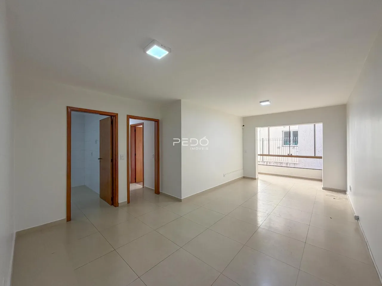 Hall de entrada de um imóvel em Lajeado, Brasil.