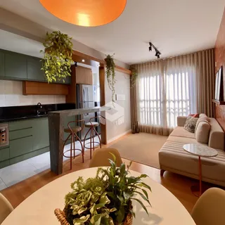 Ambiente de sala de estar e cozinha em um imóvel no Brasil.