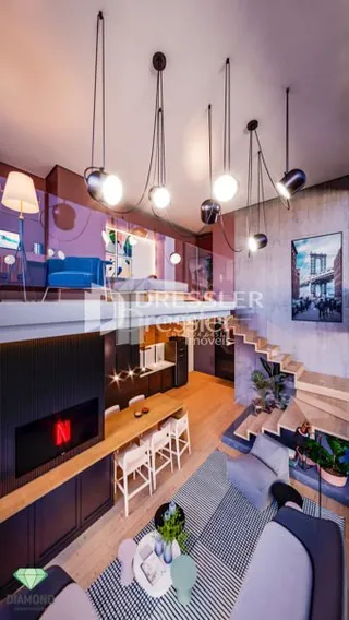 Sala de estar moderna com piso de madeira e iluminação pendente.