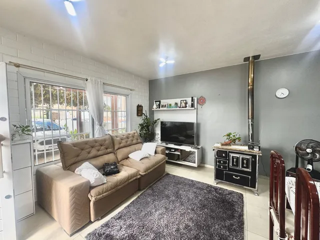 Casa geminada com 2 dormitórios