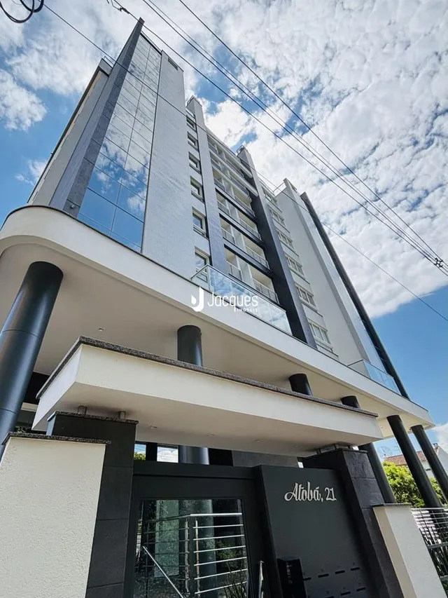 Fachada moderna de um edifício residencial em Lajeado, Brasil.
