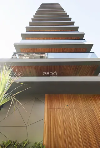 Fachada moderna de um edifício residencial em Lajeado, Brasil.