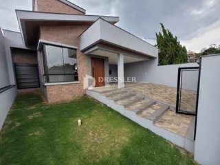 Fachada moderna de uma residência em Lajeado, Brasil.