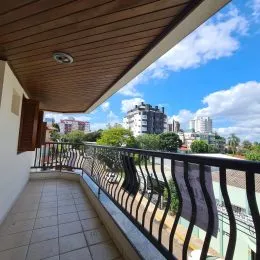 Foto da varanda com vista para o céu e edifícios na região de Lajeado.