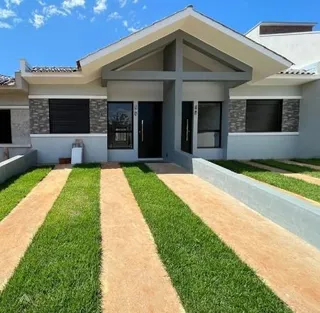 Casa geminada com 2 dormitórios