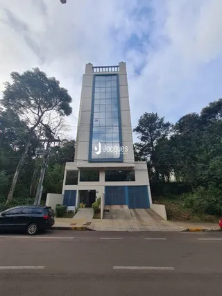 Fachada de um edifício moderno em Lajeado, Brasil.