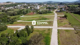 Vista aérea de um terreno aberto com áreas verdes e estradas em Lajeado.