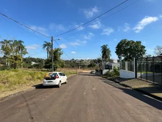 Vista da rua e da fachada de uma propriedade em Lajeado, Brasil.