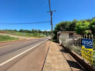 Vista da rua e cerca de uma propriedade em Lajeado.