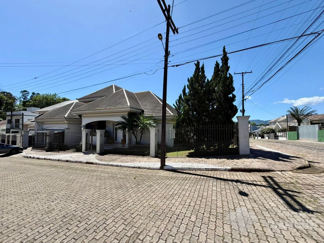 Casa com 5 dormitórios, foto 1