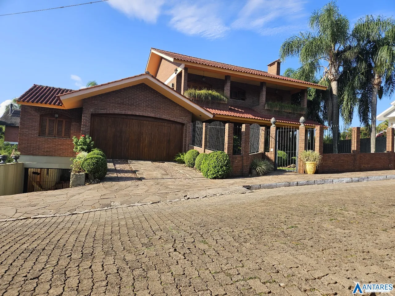 Casa com 4 dormitórios, foto 1