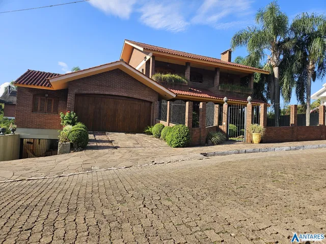 Casa com 4 dormitórios
