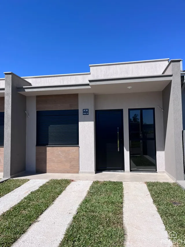 Casa geminada com 2 dormitórios
