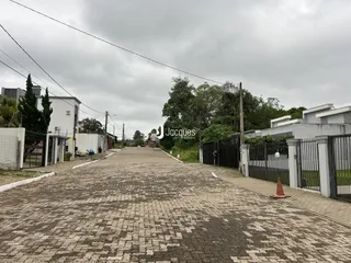 Vista da entrada de uma propriedade em Lajeado, Brasil.