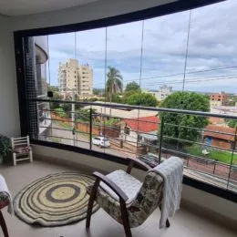 Varanda com vista para a paisagem urbana de Lajeado.