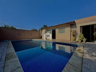 Foto da área da piscina e do pátio de uma residência em Lajeado, Brasil.
