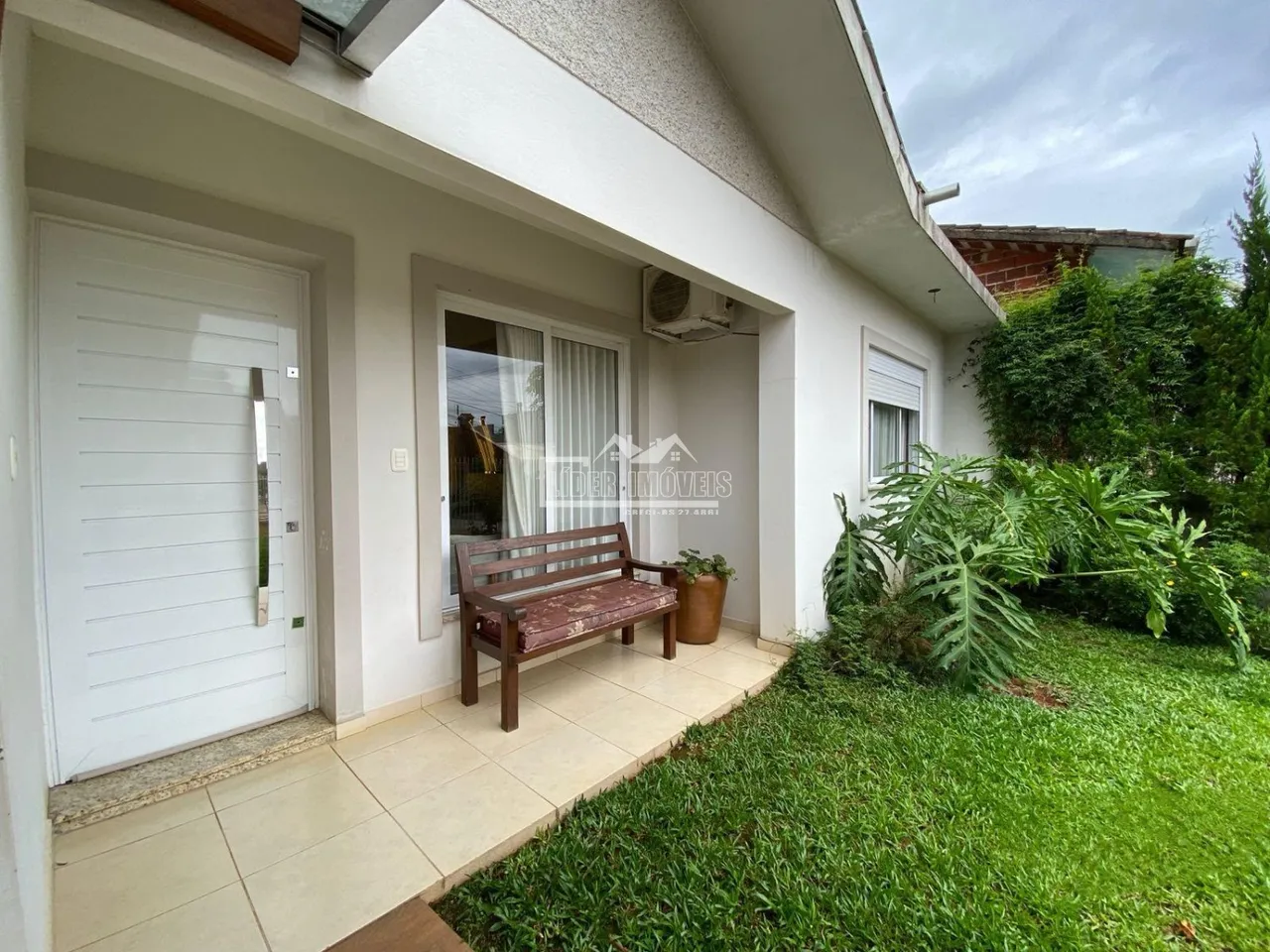 Casa com 4 dormitórios, foto 1