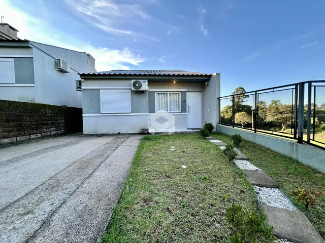 Vista externa de uma residência em Lajeado, Brasil, com jardim e cerca.