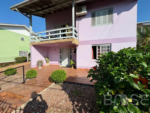 Casa com 3 dormitórios