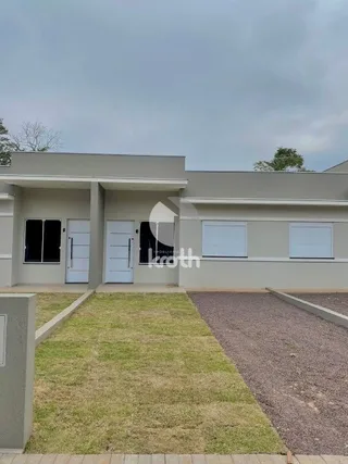 Casa geminada com 2 dormitórios