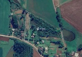 Vista aérea de terras agrícolas e áreas verdes na região de Lajeado, Brasil.