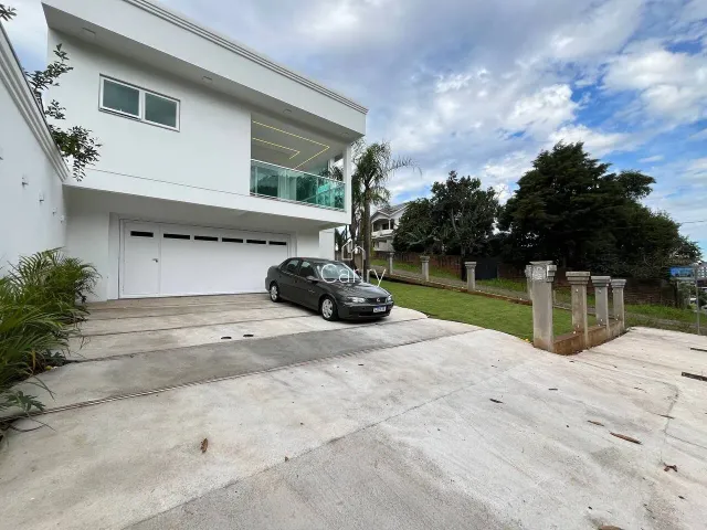Casa com 4 dormitórios