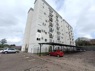 Fachada de um prédio residencial em Lajeado, Brasil, com área de estacionamento.