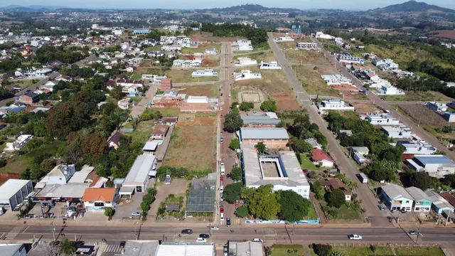Vista aérea de um loteamento residencial em Lajeado, Brasil.