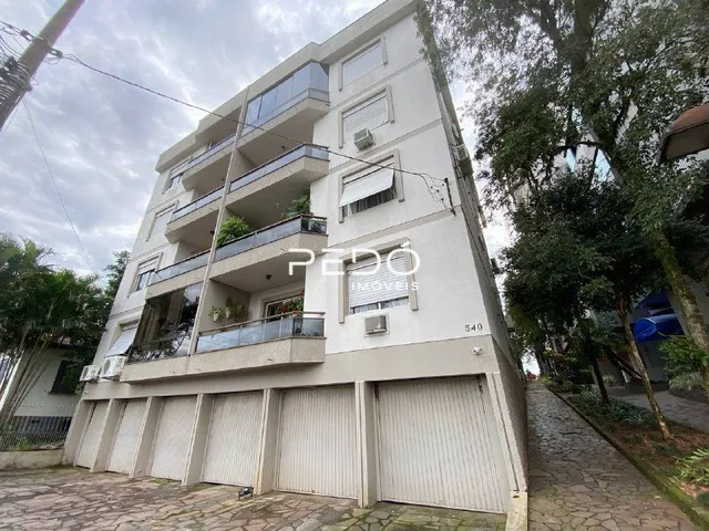 Fachada de um prédio residencial em Lajeado, Brasil, com varandas.