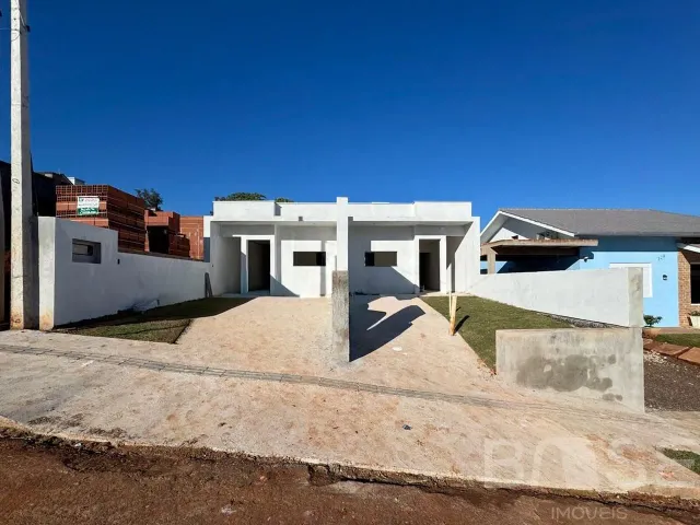 Casa geminada com 2 dormitórios