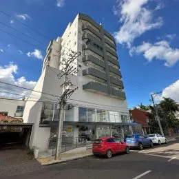 Fachada de um prédio residencial em Lajeado, Brasil, com múltiplos andares.