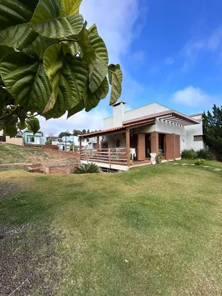 Casa com 1 dormitório