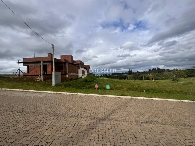 Vista externa de uma casa de tijolos em Lajeado, Brasil.