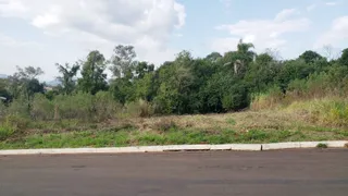 Vista externa mostrando vegetação e uma estrada no entorno da propriedade em Lajeado.