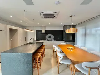 Vista da cozinha e sala de jantar de um imóvel em Lajeado, Brasil.