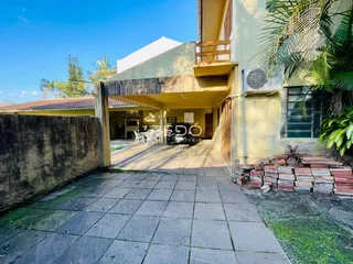 Fachada da casa em Lajeado, Brasil, mostrando a área externa e a entrada.