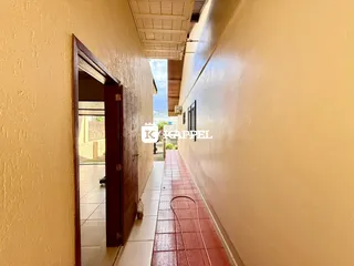 Foto de um corredor interno de um imóvel em Lajeado, Brasil.