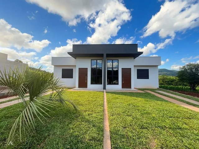 Casa geminada com 2 dormitórios