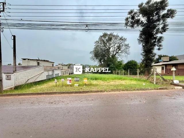 Vista externa de uma propriedade com gramado e cerca em Lajeado, Brasil.