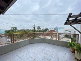 Vista de uma varanda com piso de cerâmica em Lajeado, Brasil.
