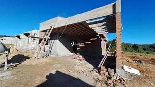 Vista externa de uma estrutura em construção em Lajeado, Brasil.