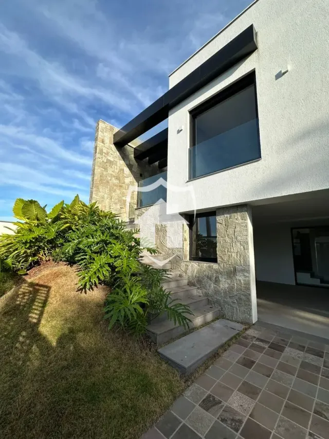 Foto da fachada moderna de uma residência em Lajeado, Brasil.