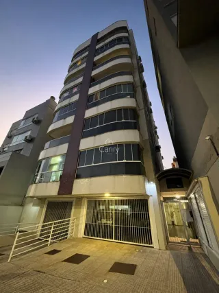Fachada de um prédio de apartamentos em Lajeado, Brasil, mostrando a entrada no térreo.