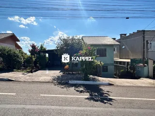 Fachada de uma residência em Lajeado, Brasil, vista da rua.