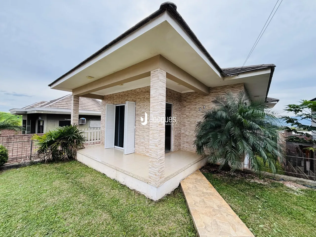 Casa com 4 dormitórios, foto 1