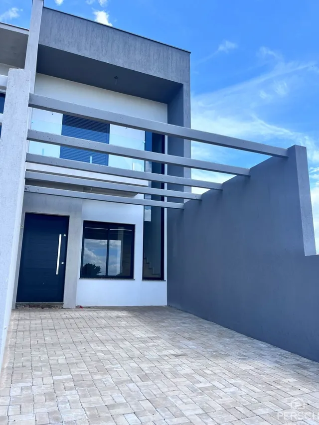 Fachada moderna de um imóvel em Lajeado, Brasil, com revestimento em tons de cinza e janelas grandes.