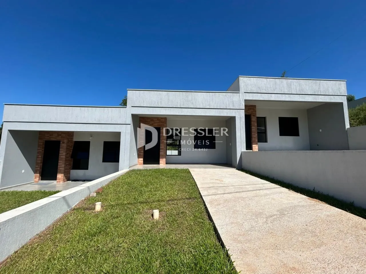 Fachada externa de uma casa moderna em Lajeado, Brasil.